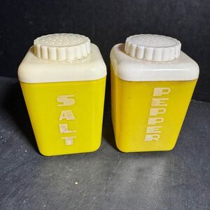Vintage Lustro Wart Yellow Salt and Pepper Shakers [Item 0165]